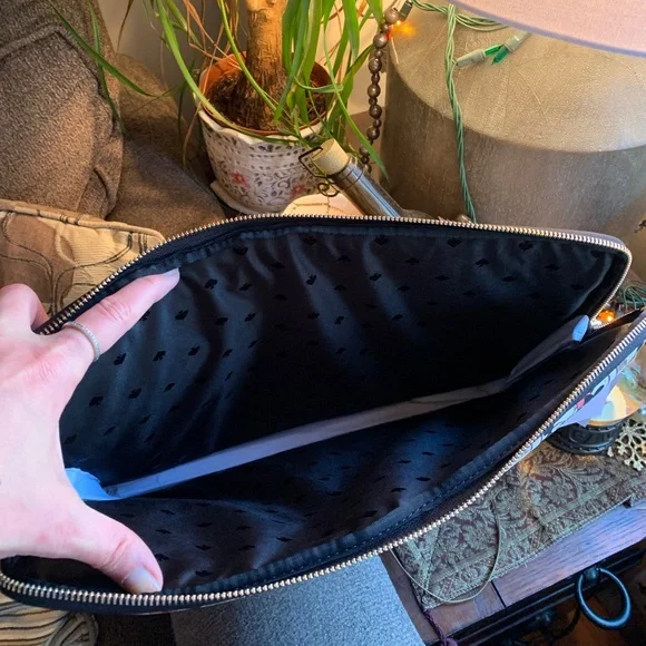 Authentic KATE SPADE Saffiano/leather trim Disney print zip around laptop sleeve - Picture 8 of 11